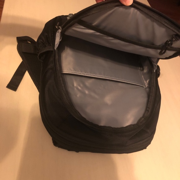 Targus Backpack with Laptop Section & Several Storage Sections (Great Condition) - Picture 5 of 10